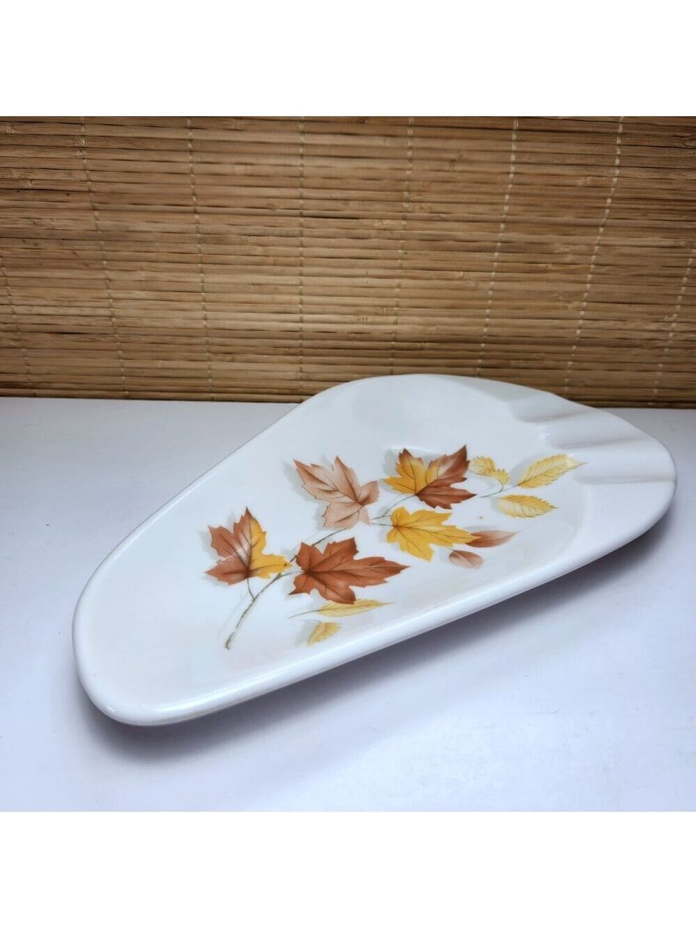 Ashtray Vintage Melamine Mid Century Kidney Shape Autumn Leaves Made in Canada - Picture 2 of 8